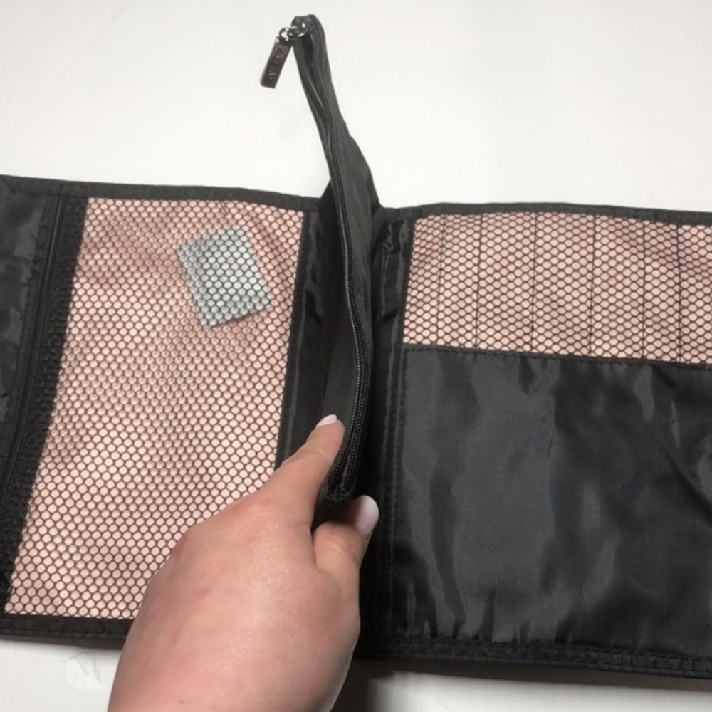 Mary Kay black makeup travel bag New - Picture 3 of 8